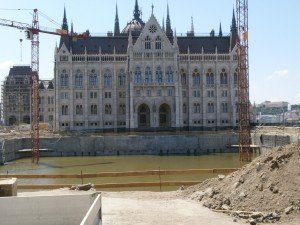 Ki vigyáz a politikai tisztességre a választó felé?